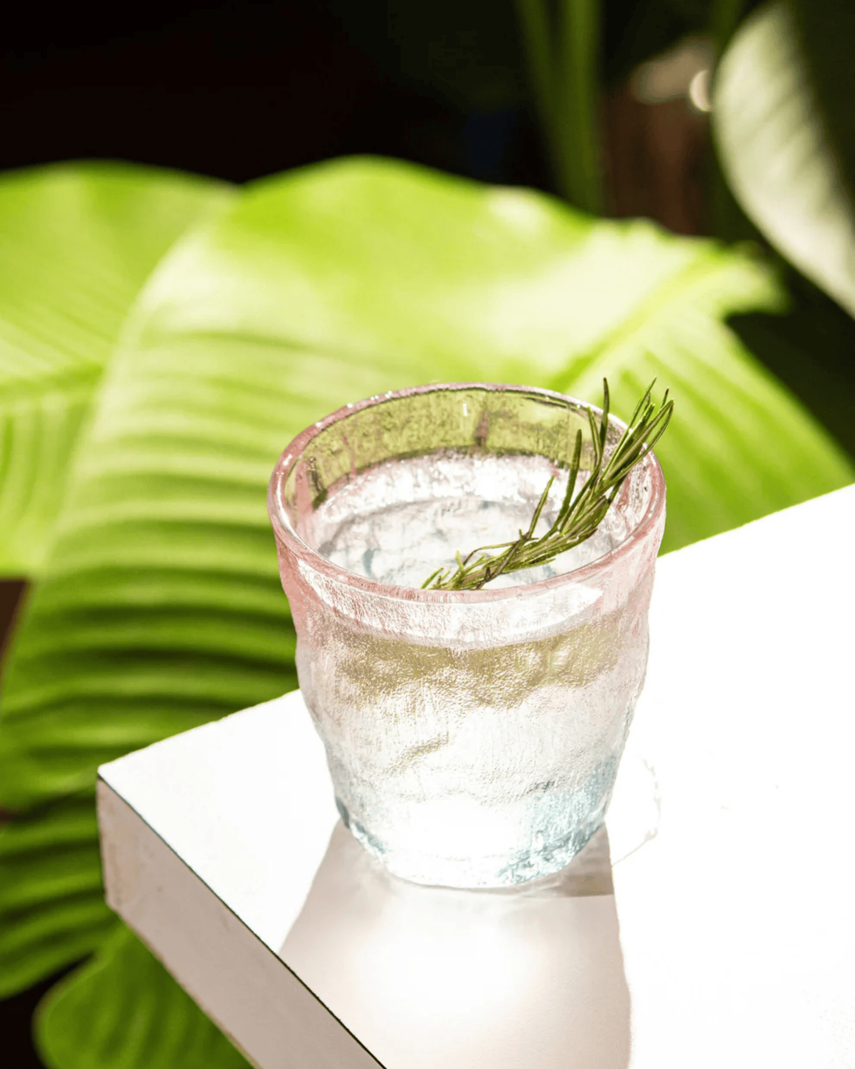 Textured Ombre Drinking Glass Hand-Finished Pink-Blue Mug